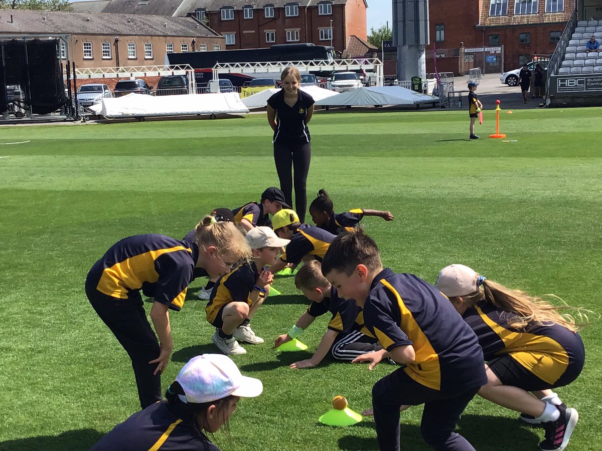 StanHedgehog's tweet photo. Wow! I am so proud of Year 2 today - they walked really sensibly down to the cricket ground and then took part in activities to practise batting, bowling and fielding. We met a celebrity- Stumpy the mascot. Think they will all sleep well tonight😊😊 https://t.co/aN8Yj4TxCV