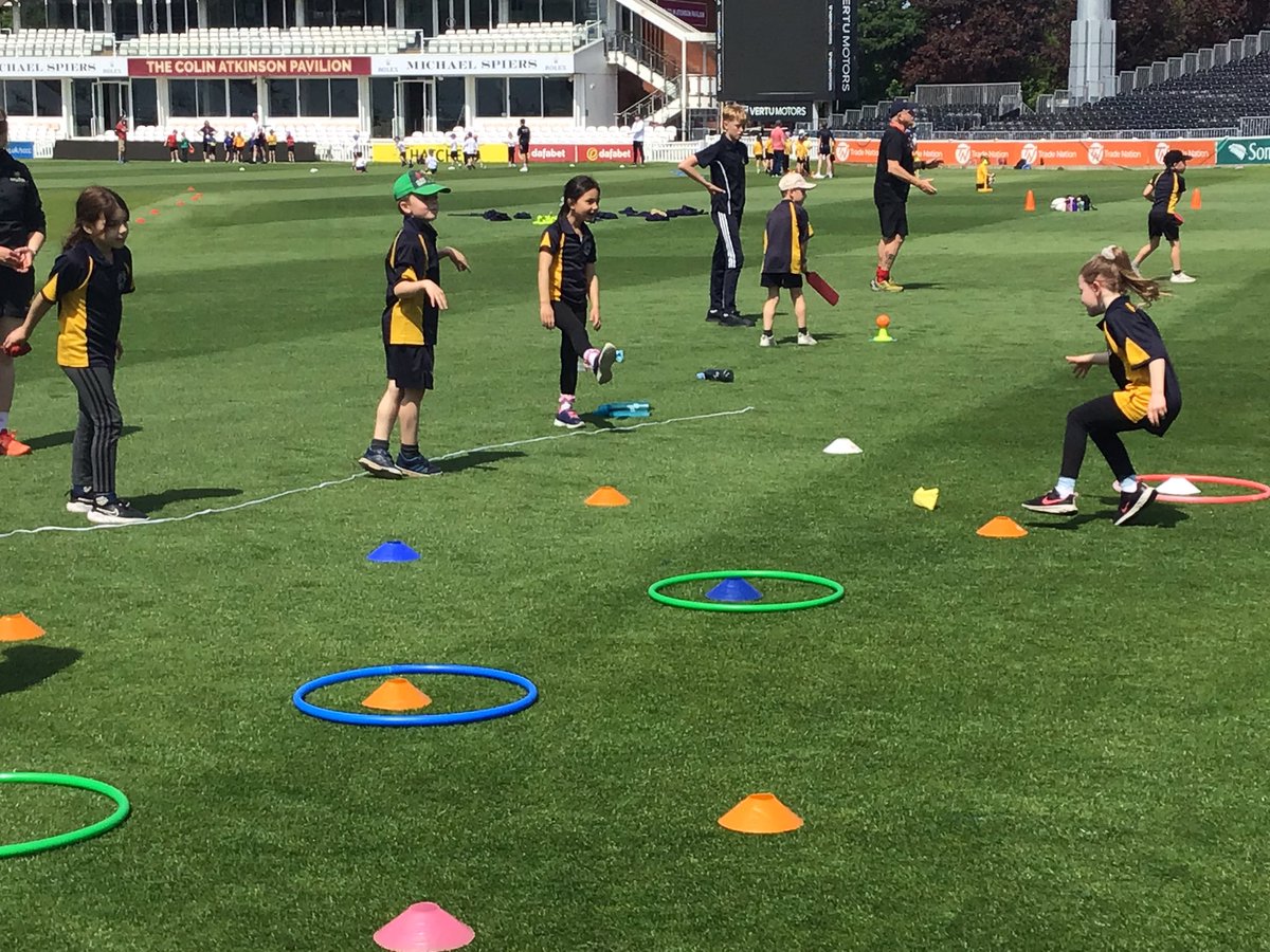 StanHedgehog's tweet photo. Wow! I am so proud of Year 2 today - they walked really sensibly down to the cricket ground and then took part in activities to practise batting, bowling and fielding. We met a celebrity- Stumpy the mascot. Think they will all sleep well tonight😊😊 https://t.co/aN8Yj4TxCV