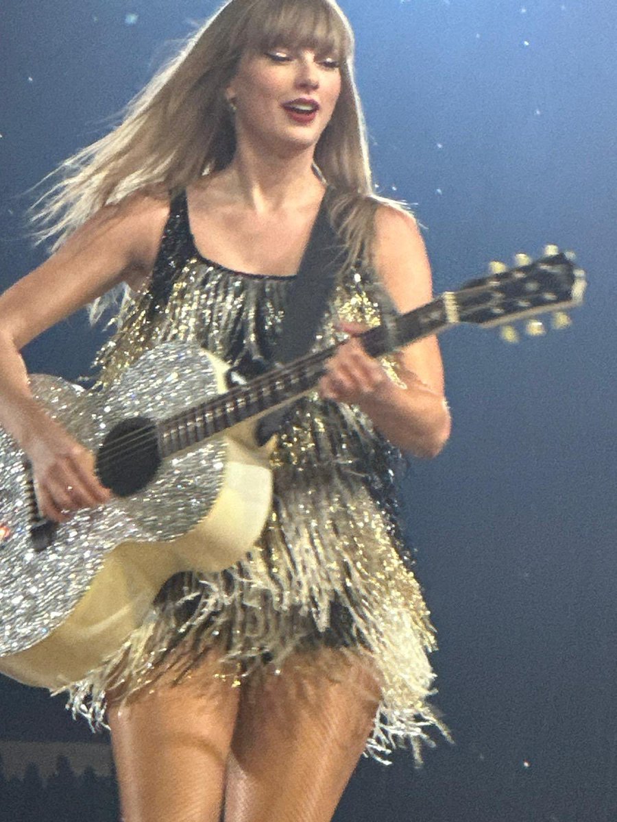 OnThisTAY's tweet image. #ErasTour #ErasTourParis