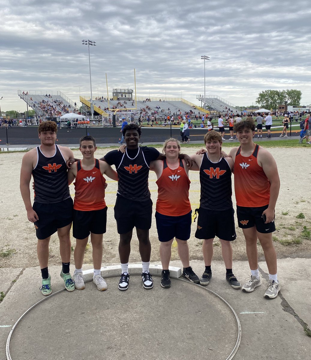 What a fun Conference meet with these guys! They stepped up &amp; battled until the end! 💪🏼#smithstrong #SPC