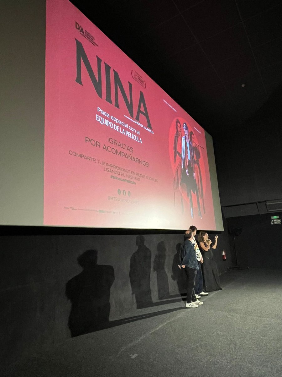 Hoy #AndreaJaurrieta ha vuelto a casa para presentar su segunda película, #Nina, la historia de una venganza con nombre de mujer y mucho carmín rojo, acompañada de dos de sus protagonistas, #ÍñigoAranburu y #DanielVitallé.