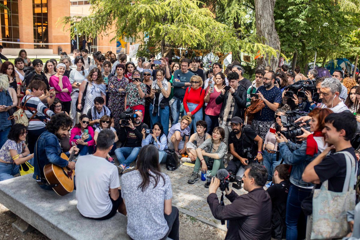 La cultura española siempre ha estado al lado de las causas justas, plantándose frente la vulneración de los derechos humanos y sin miedo a denunciar un genocidio. @vetustamorla, @juandiegobotto, @serranoIsmael y @Marwanmusica 👏 Fotos: Bruno Thevenin