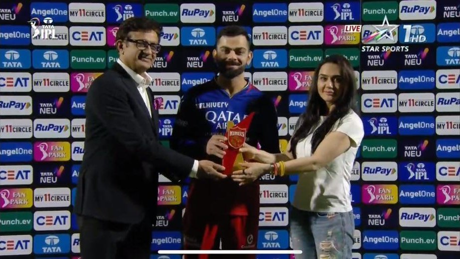 Most Player Of The Match awards by an Indian in IPL history:

Rohit Sharma - 19.
Virat Kohli - 18*.
MS Dhoni - 17.

THE THREE ULTIMATES OF CRICKET. 🐐