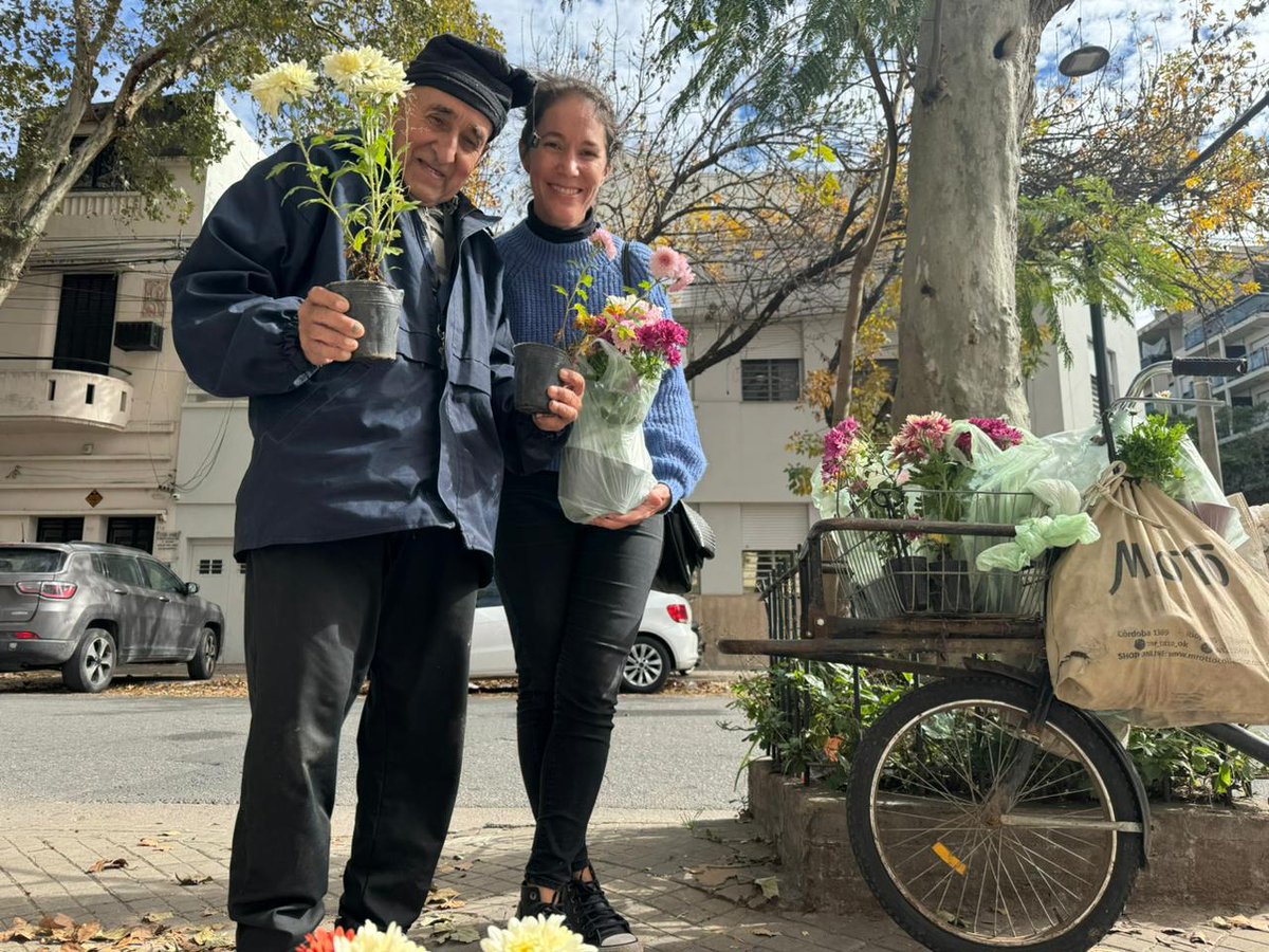 Las flores fueron la excusa. 
Conversar con Nino fue el tesoro del mediodía rosarino.