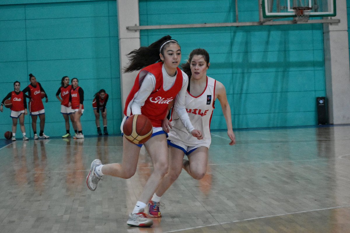 Mañana de 𝙗𝙖́𝙨𝙦𝙪𝙚𝙩, mañana 𝙜𝙖𝙣𝙖𝙙𝙖 💪🏀

🎞 de la U-15 Femenina en el Centro de Entrenamiento Olímpico 

#LaRojaDelBasket 🔴🔵