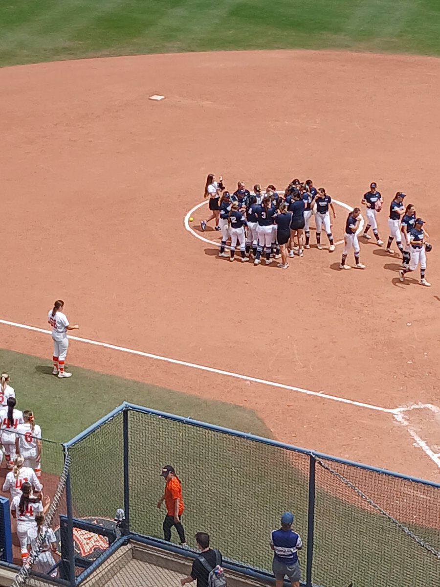 .@byusoftball celebrates on the field as they knock off Oklahoma State 7-2 to advance to @Big12Conference Semifinal. Huge statement for the NCAA Tourney chances for the Cougars. @D1Softball @InTheCircleSB .