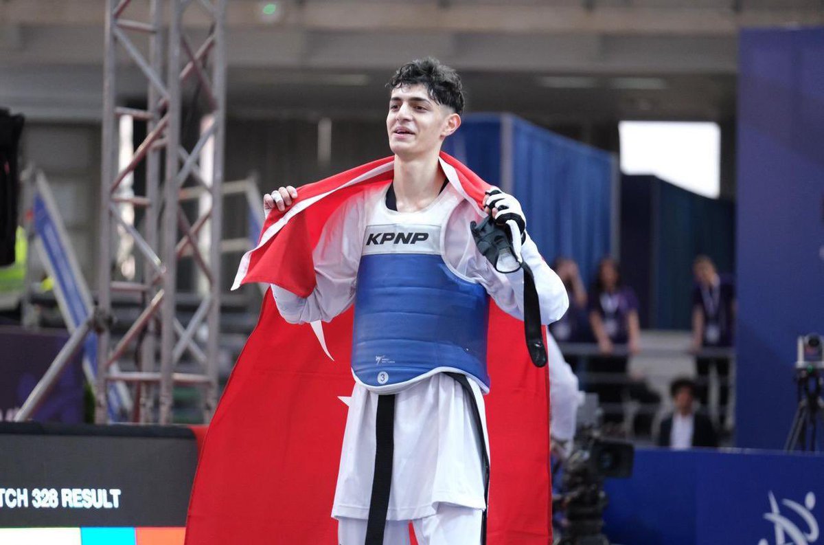 Sırbistan’da düzenlenen Avrupa Taekwondo Şampiyonası’nda Avrupa Şampiyonu olarak bizleri gururlandıran Trabzon Büyükşehir Belediye Spor Kulübü sporcumuz Furkan Ubeyde Çamoğlu’nu tebrik ediyor, olimpiyat mücadelesinde başarılar diliyorum.

Seninle gurur duyuyoruz Furkan…👏🏻👏🏻🧿