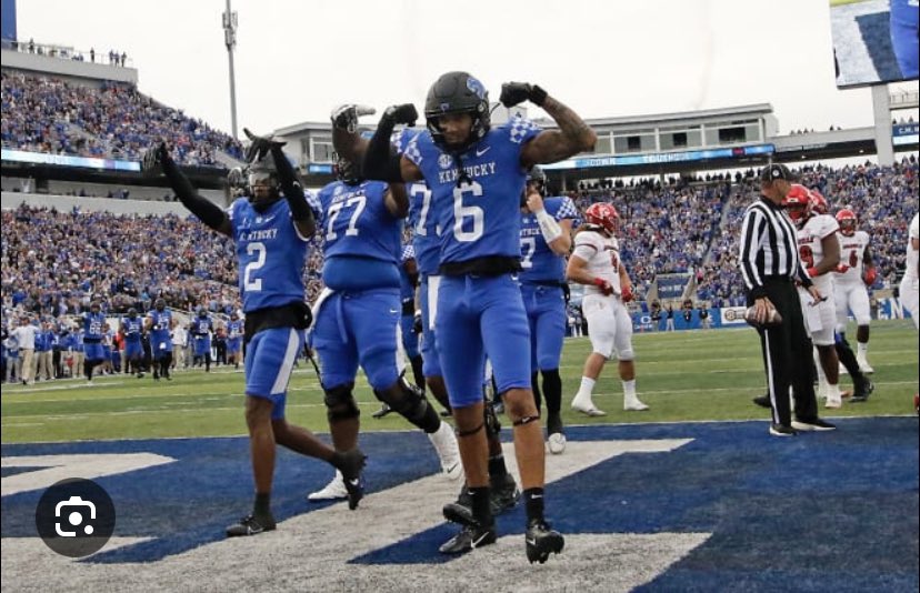 Blessed to receive a offer from @UKFootball 💙!!!! @Mike_Stoops41 @Coach_Benson9 @Coach23EJ_Mayes @CoachPolimice @247Sports @Rivals @On3sports