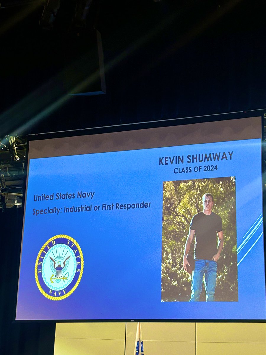Very honored to have been invited to Kevin Shumway’s enlistment ceremony this morning! This young man showed dedication to his school and the football program, I know he will only continue to do great things for our country in the US Navy! #USA #DTJ #PumaNation