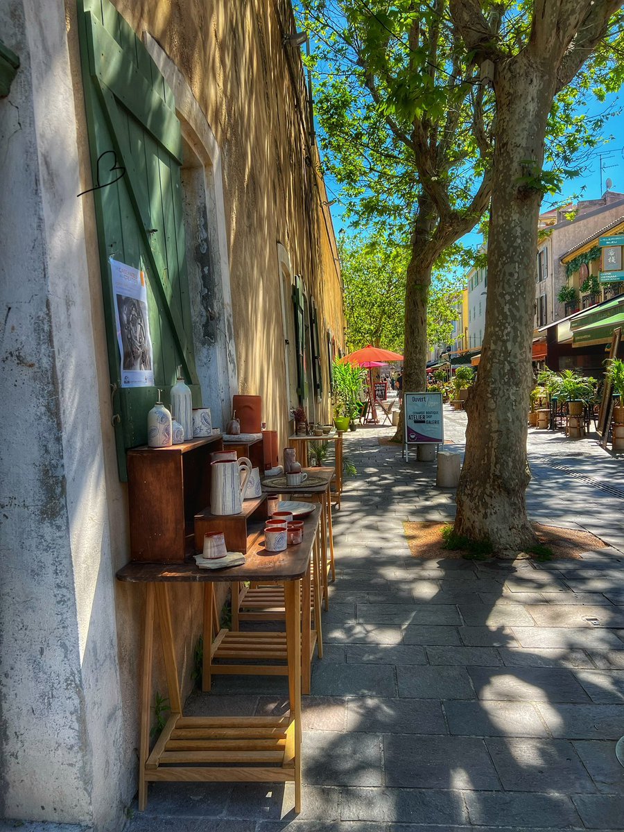 À l’ombre des platanes 🌿
Belle soirée à vous 🌛
#Antibes #CotedAzurFrance 🇫🇷