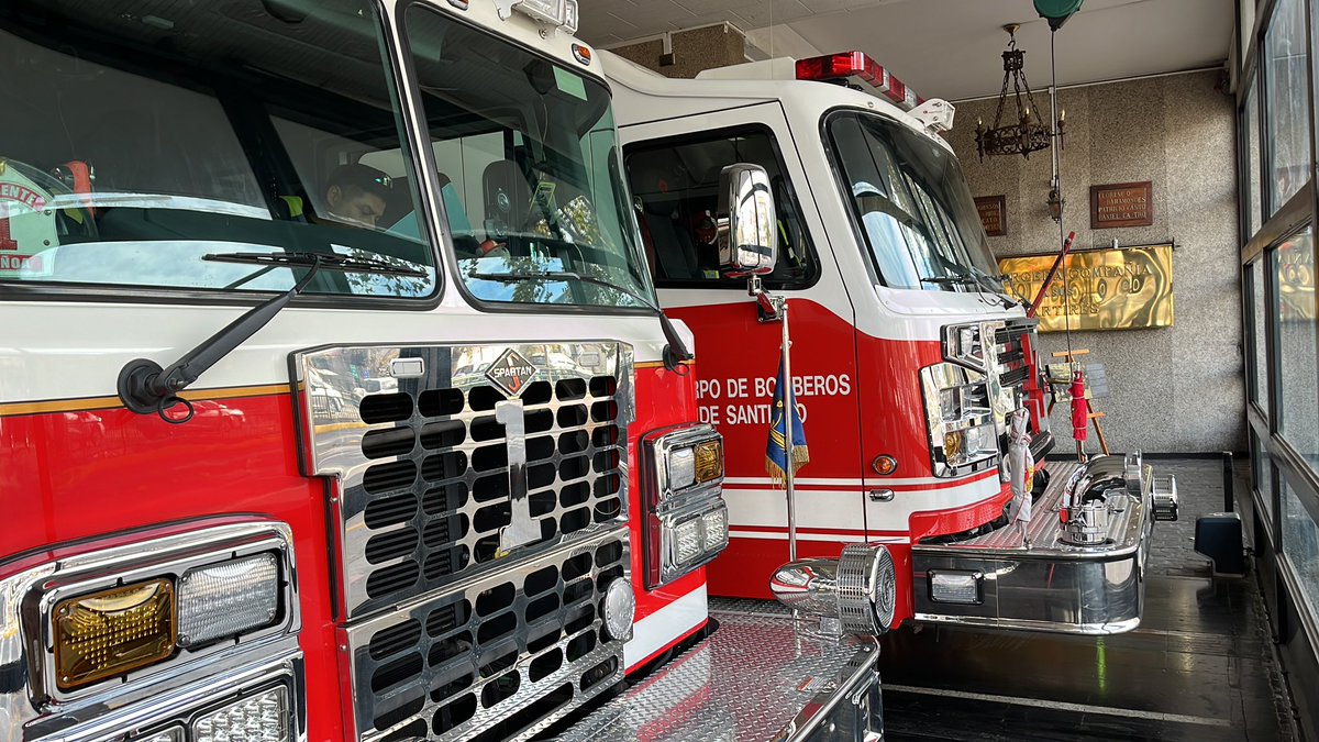 Carro B-1 se encuentra cubriendo cuartel en <a href="/LaHeroicaCBS/">Tercera Compañía CBS</a> por tercera alarma de <a href="/cbsantiago/">Cuerpo de Bomberos de Santiago</a>