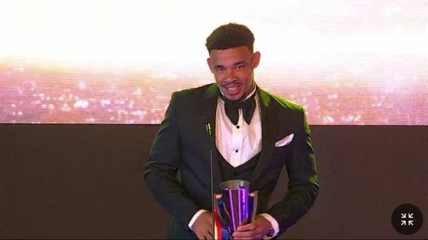𝗕𝗥𝗘𝗔𝗞𝗜𝗡𝗚
🇿🇦  Sundowns Goalkeeper, Rowen Williams has won the goalkeeper of the year award
Congratulations Ronza