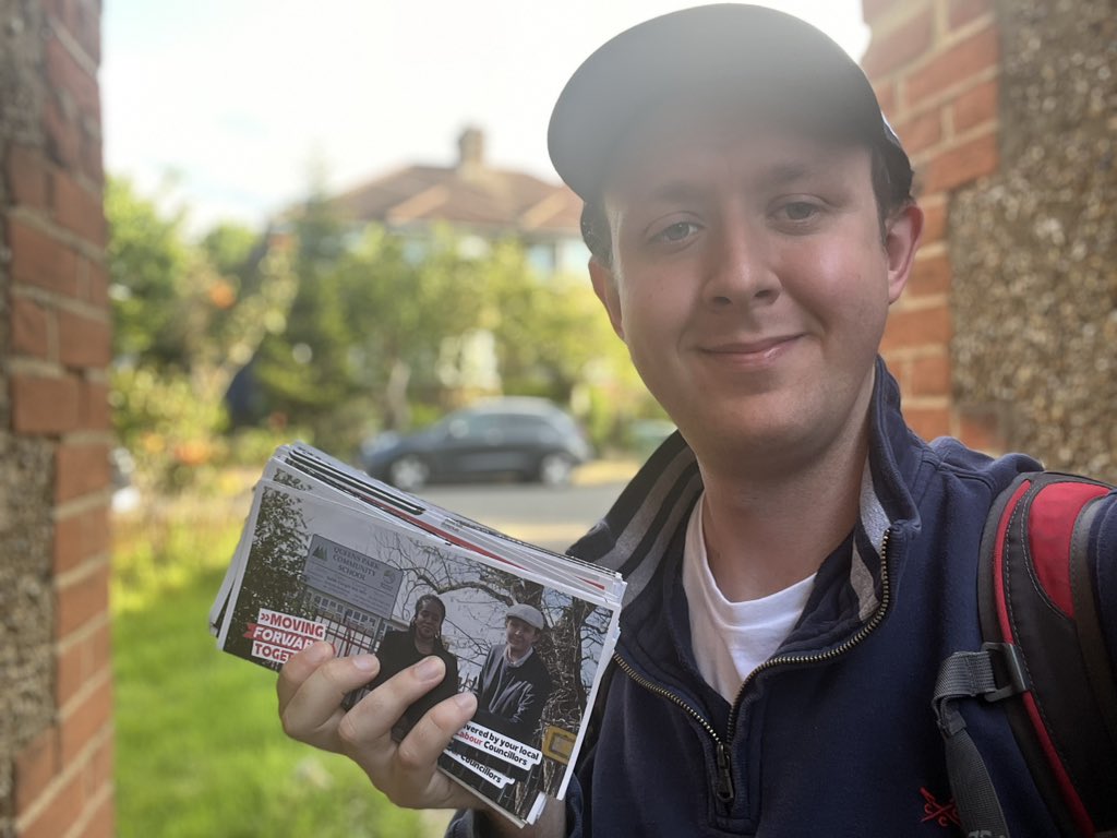A sunny evening out on the doorsteps in Brondesbury Park. ☀️ From housing to local parks, it was good to have a chat with people about their local concerns. I look forward to getting out on the doorstep again over the weekend! 🏃