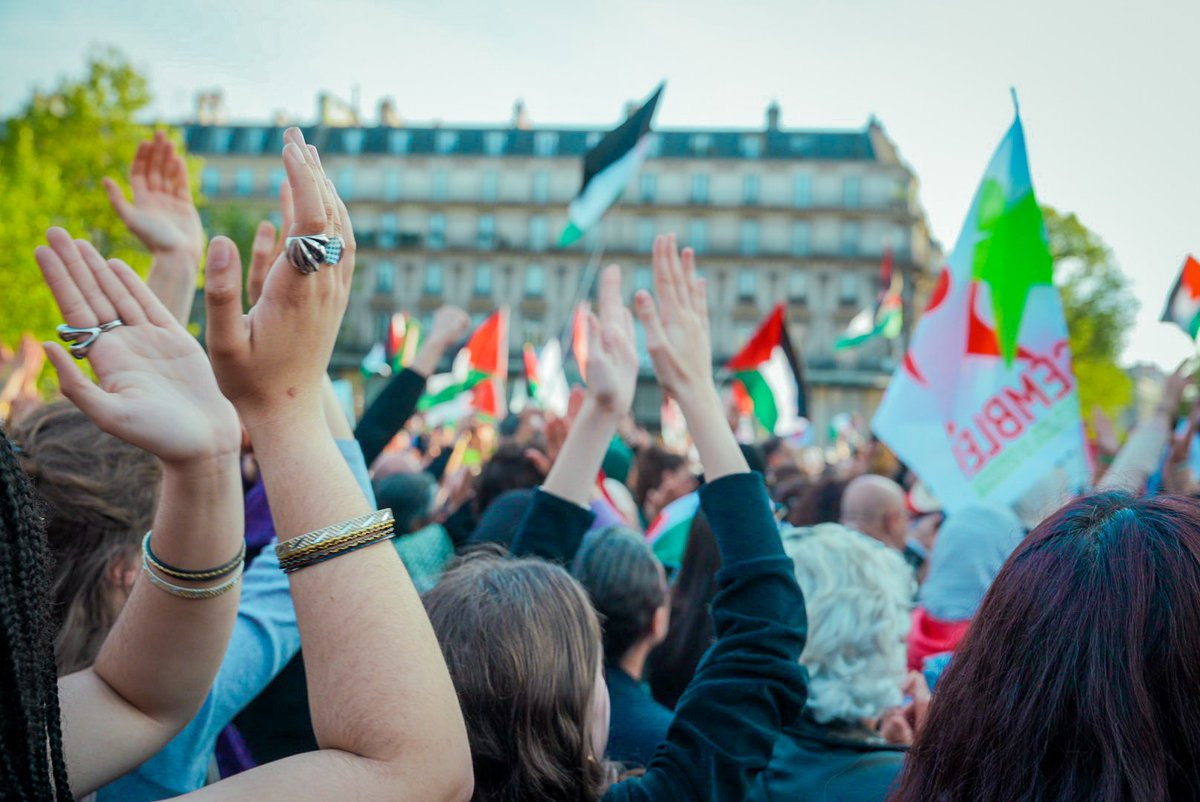 🇵🇸 Au rassemblement place de la République contre le génocide à Gaza. Nous allons bientôt commémorer les 76 ans de la Nakba. Une commémoration qui sera des plus douloureuses au vu du contexte. Que cesse le comportement assassin et irresponsable de notre gouvernement !