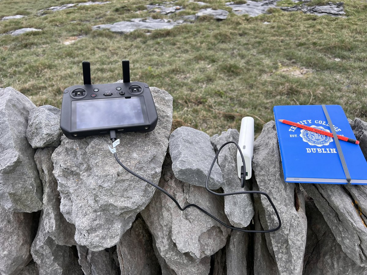 megafloods's tweet image. Enjoying our work out in the Aran Islands #RockCoasts #Geomorphology