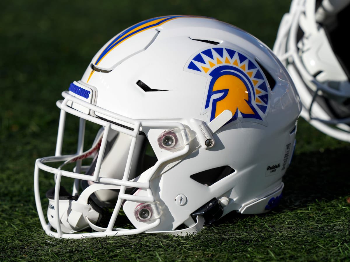 We appreciate @CoachIrv_ from @SanJoseStateFB stopping by @ACHS_Scorps_FB today to talk about our guys and football! #GoScorps