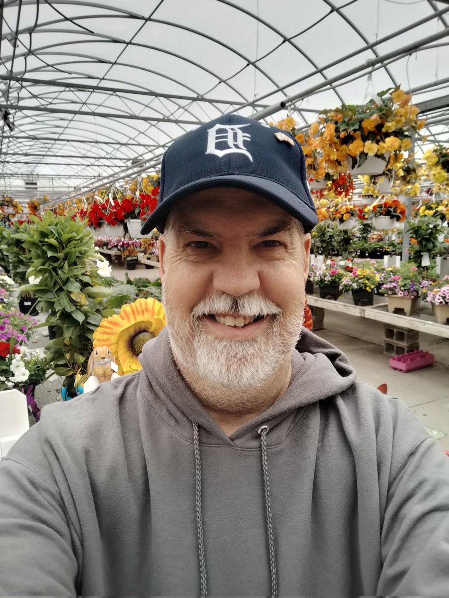 I'm with my wife at Wojo's Greenhouse in Ortonville, MI shopping for flowers 🌺