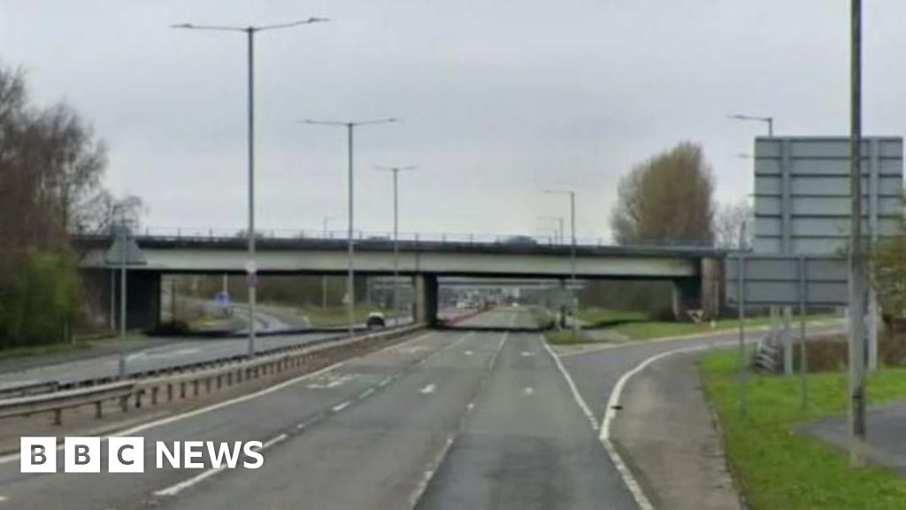 Driver arrested after biker dies in #Crash 🔗 bbc.co.uk/news/articles/… #Kirkby #Lorry #M57 #Police #truckingNews
