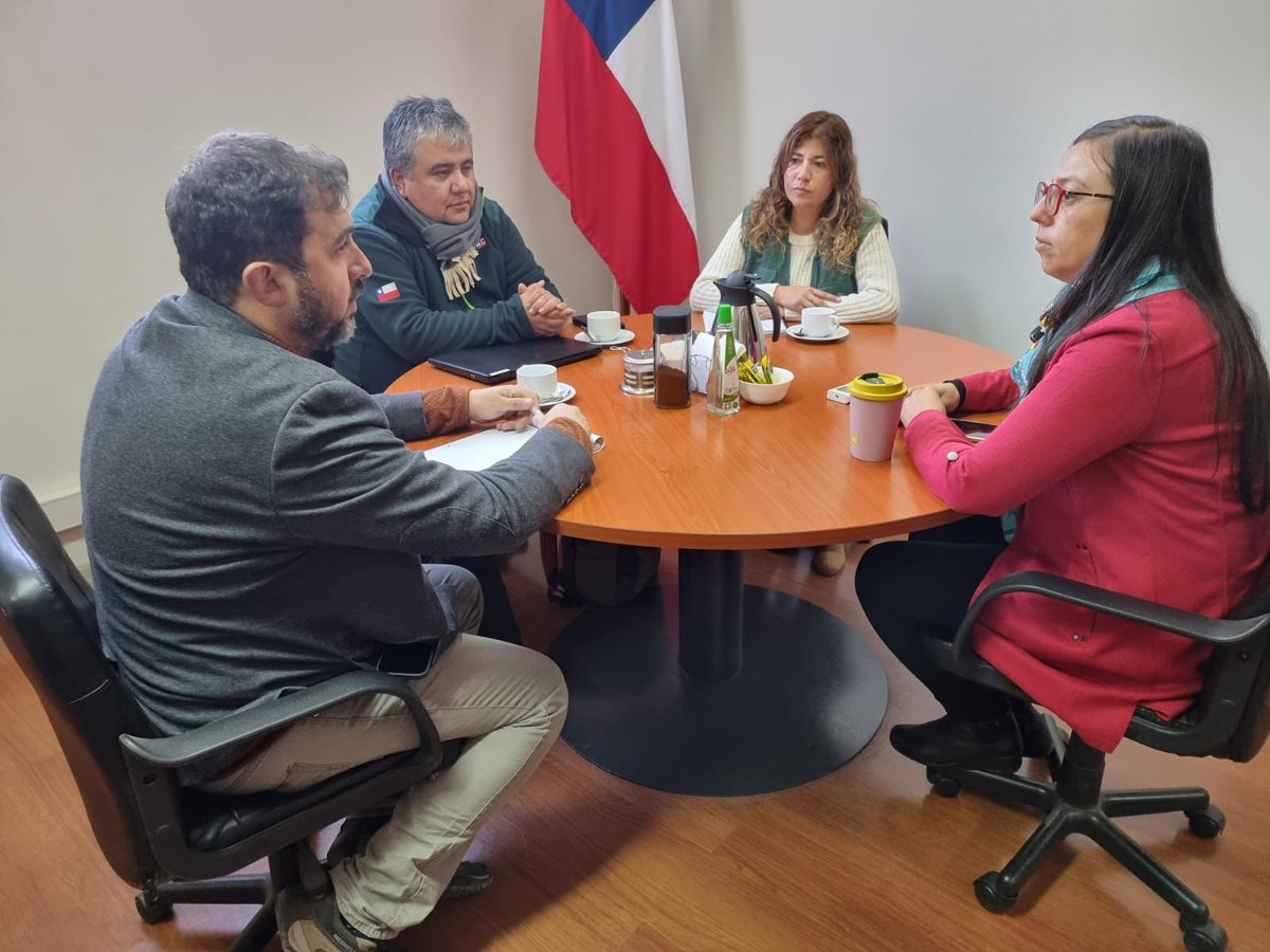 Delegada presidencial de #Colchagua, Marta Pizarro, sostuvo reunión de trabajo con equipo de @sagchile #OHiggins, donde se informó de la situación actual de la campaña de erradicación de Mosca de la Fruta en #Chimbarongo.