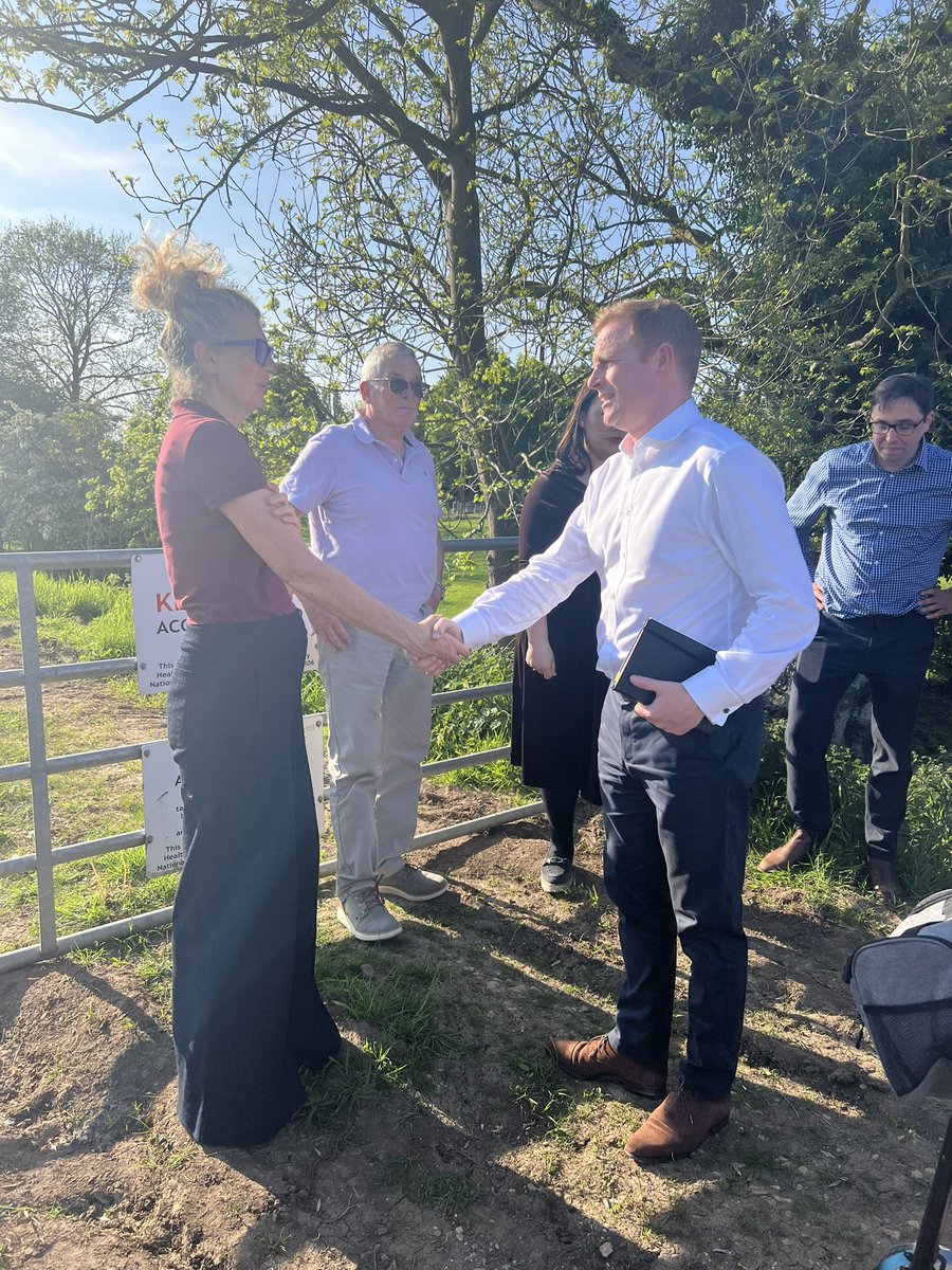 Following many meetings with @GarethDavies_MP & @aliciakearns regarding the terrible flooding which took place in Tallington, Lincs this winter - it was great to meet with local residents, Parish Council & @EnvAgency to discuss how best we can mitigate future flood risk impacts.