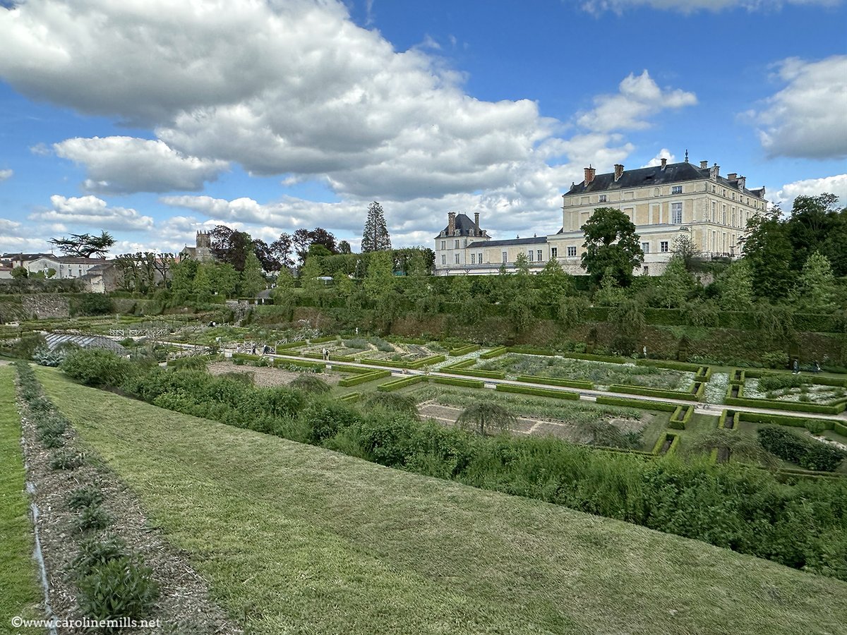 Best laid plans don't work sometimes but allow something better. Planned to visit the Parc Oriental de Maulévrier (worth visiting). Forgot it's BH in France, & the park was too busy. Visited next door instead, the Potager Colbert, almost empty & free. Wow! #gardens #LoireValley
