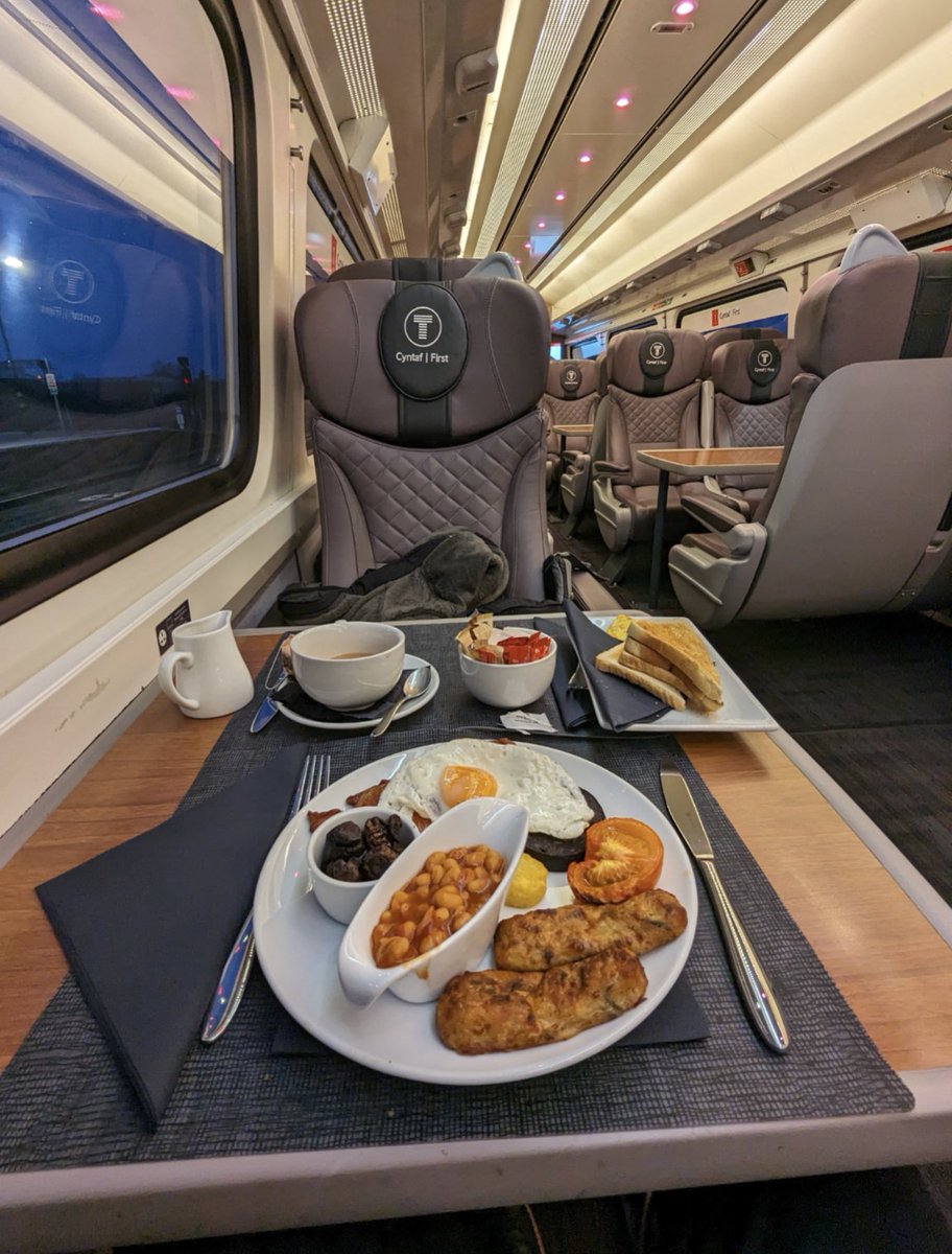 @nonstopeurotrip @tfwrail @_DiningCar @seatsixtyone @AndyBTravels Breakfast somewhere near Chester (First Class service from Holyhead to Cardiff - bit of an early start but worth it)