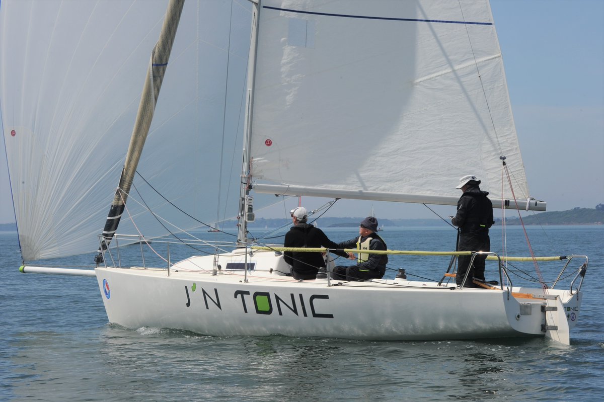 Tous les classements de la première journée du Grand Prix de l’École Navale sont ici letelegramme.fr/sports/voile/a… via <a href="/LeTelegramme/">Le Télégramme</a> <a href="/GPEN_/">Grand Prix Ecole Navale</a>