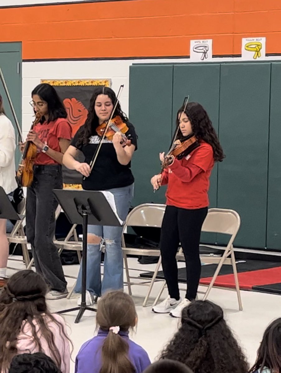 Thrilled to see these two SH alumni today, sharing their passion for orchestra and the arts! Moments like this leave an indelible mark on our students! So powerful! 🎻🎼🤍