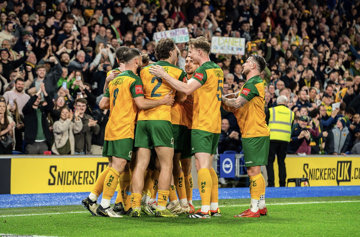 Strangey97's tweet photo. Perfect way to end a great season last night @HorshamFC 💛💚🏆 https://t.co/NbUBtLV0gR
