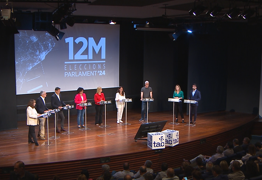 esquerracamp's tweet photo. 📢Arrenca l'últim debat del #12M!  No us perdeu les intervencions de la nostra cap de llista, @raquelsans, en aquest acte organitzat per @tac12_tv i @diarimes 👇 

✅Ho podeu seguir per 📺 o bé aquí: https://t.co/KNW2k3j0we https://t.co/3bhtrqkYAh