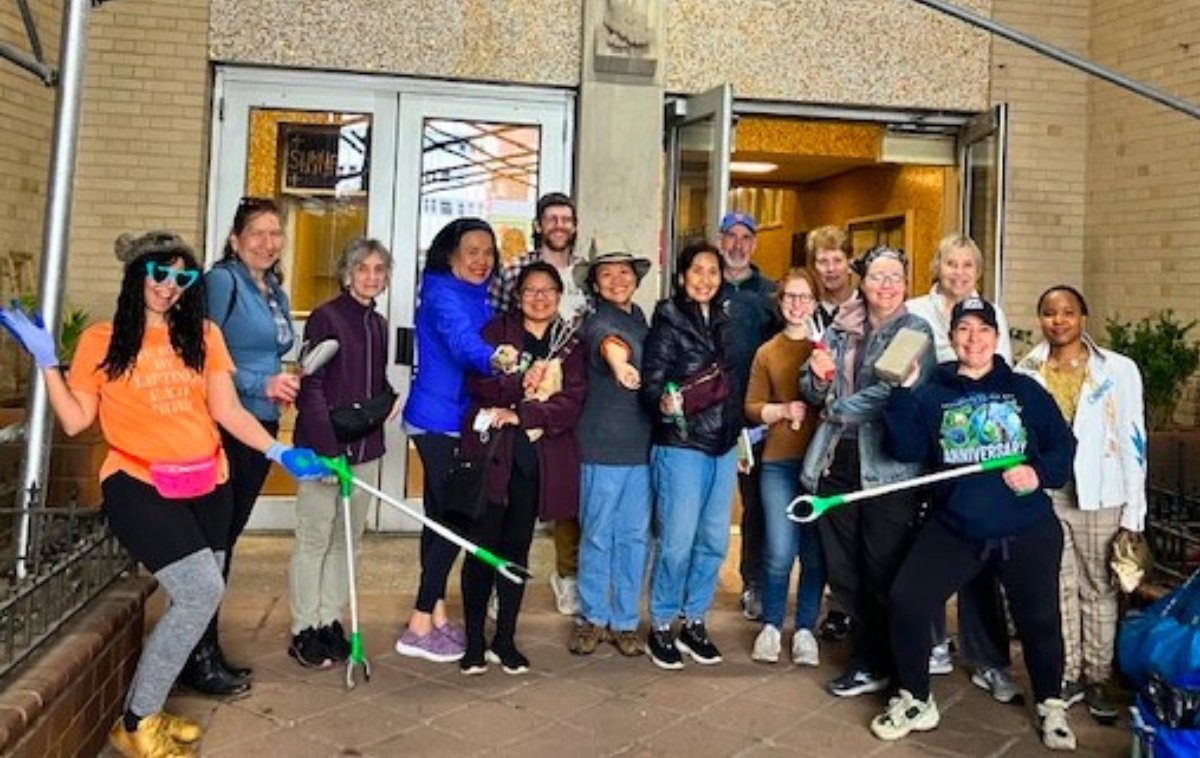 The new Laudato Si’ Circle at St. Francis of Assisi in Midtown Manhattan invited people to learn about the benefits of trees and how to care for the trees in their neighborhood at its Earth Day, Let it Begin with Trees. Learn more about this initiative: bit.ly/3y9rKfv