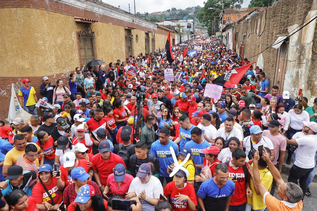 VALERA 🚩 Estado Trujillo. La fuerza de Venezuela está en la calle, el pueblo se desborda de alegría y se pone al frente para derrotar el bloqueo imperialista. 'Hermanas y hermanos no es cualquier cosa la batalla que estamos dando, es una batalla que demuestra nuestra