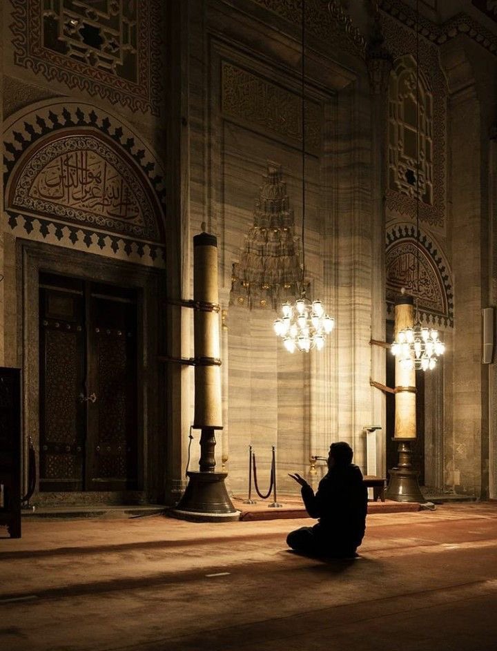 Balaghl's tweet photo. مُتعَبٌ،
ولَا أدرِي لِأي دَارٍ أرتَمِي
كُل الأمَاكِن لَيسَت مَوطِني.!💔 https://t.co/0nLP8bUgIz
