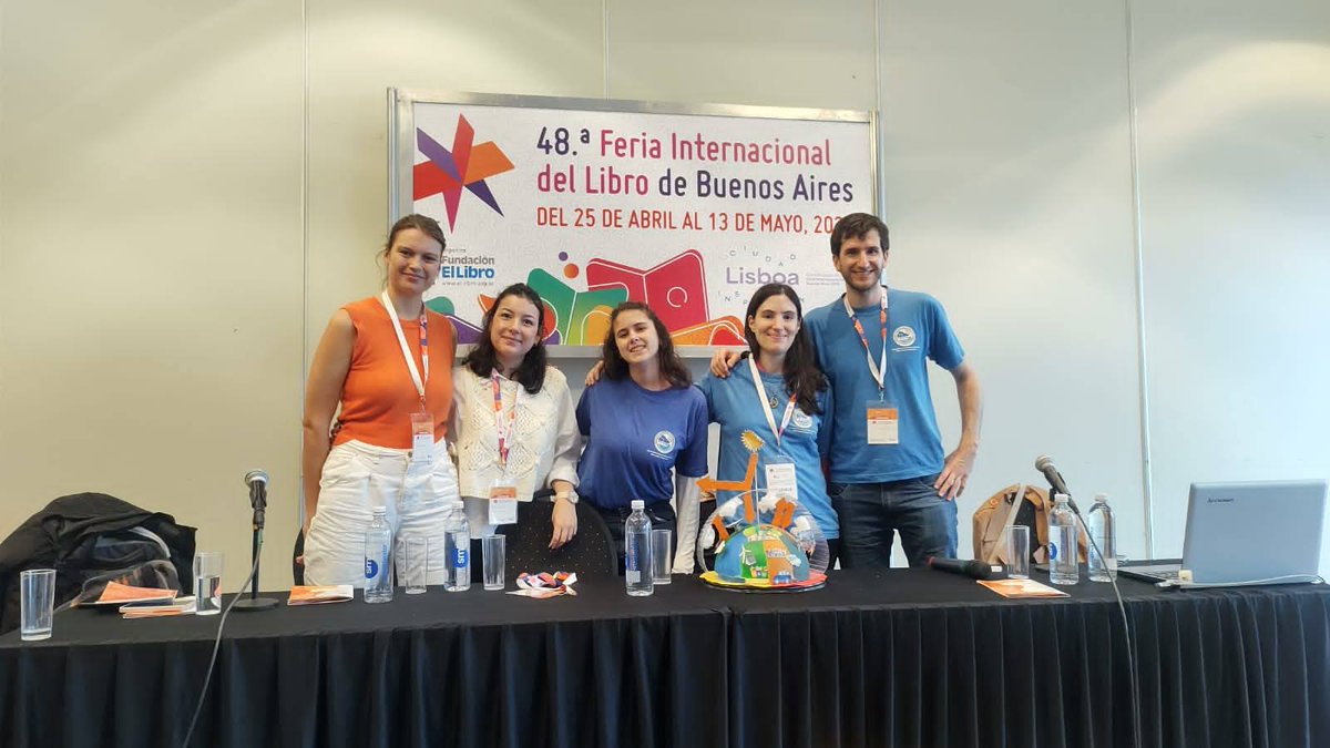 Leandro B. Diaz (@leabdiaz) on Twitter photo 🌍🌡 El martes 7 de mayo realizamos una nueva edición del Taller sobre Cambio Climático "¿Por qué el Planeta está al horno?" en el 22.º Foro Internacional de Enseñanza de Ciencias y Tecnologías que se realizó durante la <a href="/ferialibro/">Feria del Libro</a>.
<a href="/DCAO_UBA/">DCAO UBA</a> <a href="/Exactas_UBA/">Exactas UBA</a> 🌍🌡 El martes 7 de mayo realizamos una nueva edición del Taller sobre Cambio Climático "¿Por qué el Planeta está al horno?" en el 22.º Foro Internacional de Enseñanza de Ciencias y Tecnologías que se realizó durante la <a href="/ferialibro/">Feria del Libro</a>.
<a href="/DCAO_UBA/">DCAO UBA</a> <a href="/Exactas_UBA/">Exactas UBA</a>