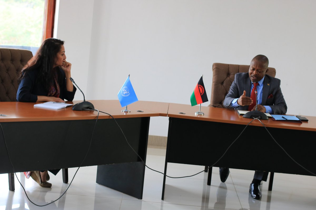 #OCHAJointMission 🇲🇼 “As a UN system we are going to advocate for both #humanitarian & #resiliencebuilding in addressing the impact of El Niño because the shocks just keep coming, one after another.” Reena Ghelani @rghelani, UN ASG during the meeting with @MalawiGovt