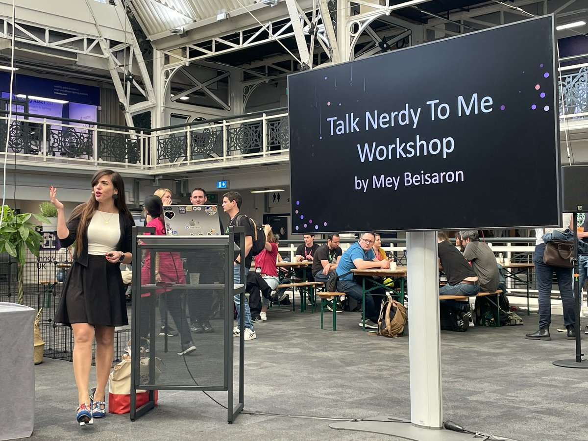 almost front row again.. <a href="/ladymeyy/">LadyMey</a> brings it.. how to crush it with your tech presentation 

“Talk Nerdy To Me - Creating Effective Technical Presentations”

#devoxxuk #community