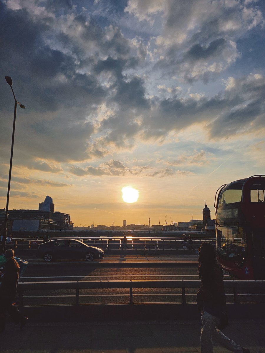 Beautiful sky tonight.. a reward for working late? ❤️