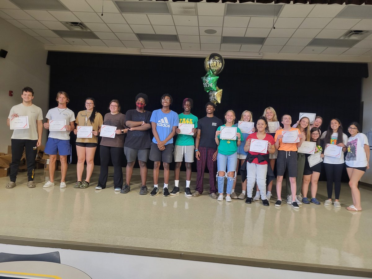 Celebrating our senior Best Buddies and Pack Leaders! We are thankful for your friendship! 💚 @thecoyoteway