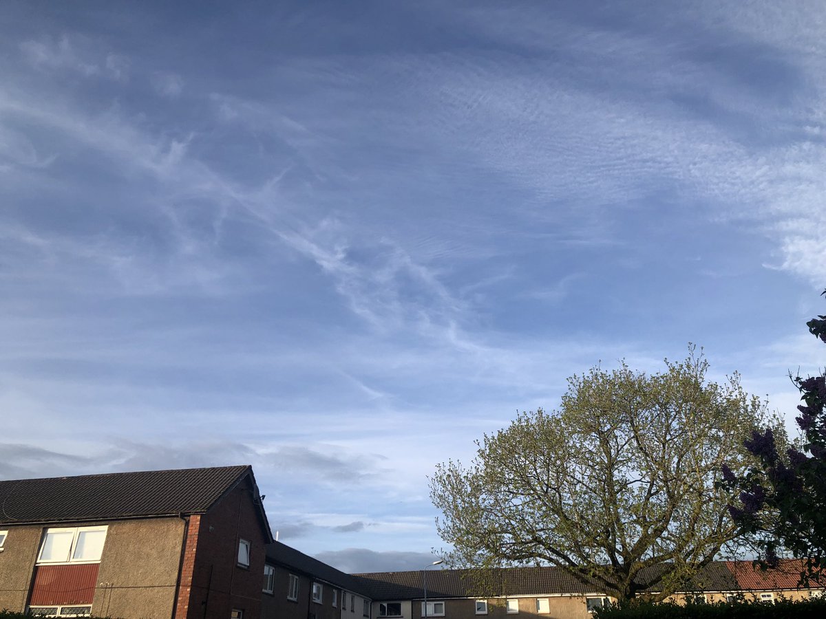 IonisedSkyWatch's tweet image. Ffs the sky out the front facing east from my house is worse looking than it is out the back 😵🙄😵‍💫🤮😷 #solarradiationmodification #StratosphericAerosolInjection #GeoEngineering  they spray then play with the metal particles pushing them round with #Haarp #nexrad #Dopplerradar