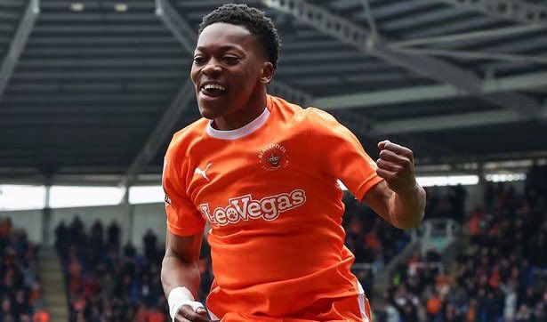 ✍️ Karamoko Dembele wants to make his move to Blackpool permanent.

Scoring 8 Goals & gaining 13 Assists in League 1 has drawn widespread attention to the 21 year-old.

#UTMP
