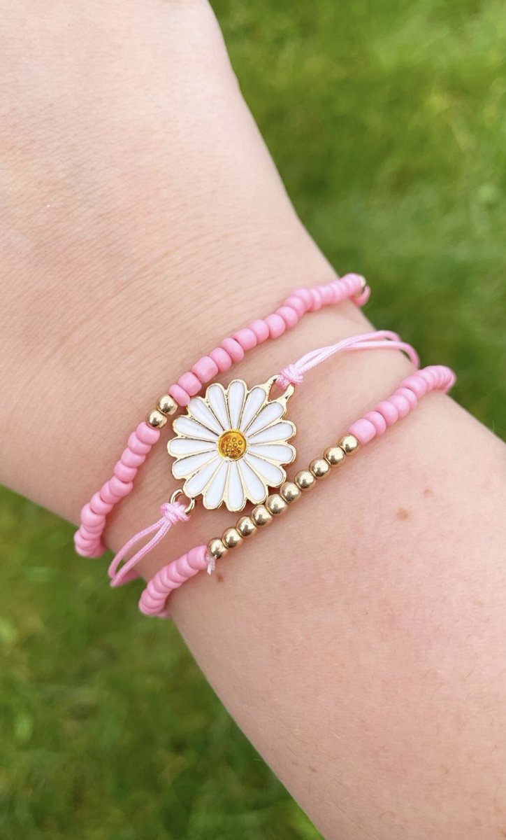 Daisy bracelet 🌸 etsy.com/uk/listing/120… #daisy #daisybracelet #friendshipbracelets #summer #summerjewelry #accessories #jewellery #jewelry #giftsforher #uniquegifts #daisyjewellery #daisybracelet #spring