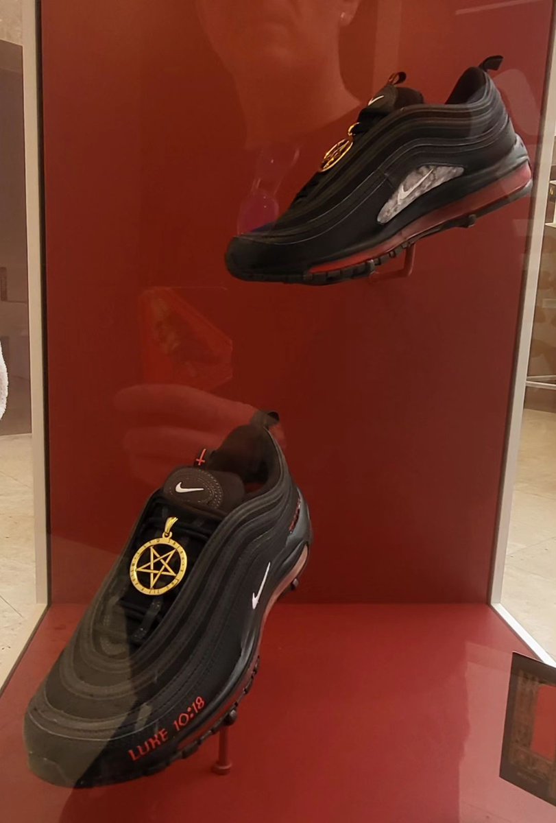 The Air Max 97 'Satan Shoes' by MSCHF and Lil Nas X are on display at the Getty Museum 🩸 

Part of the Blood: Medieval/Modern exhibition showcasing the use of blood in medieval and contemporary art