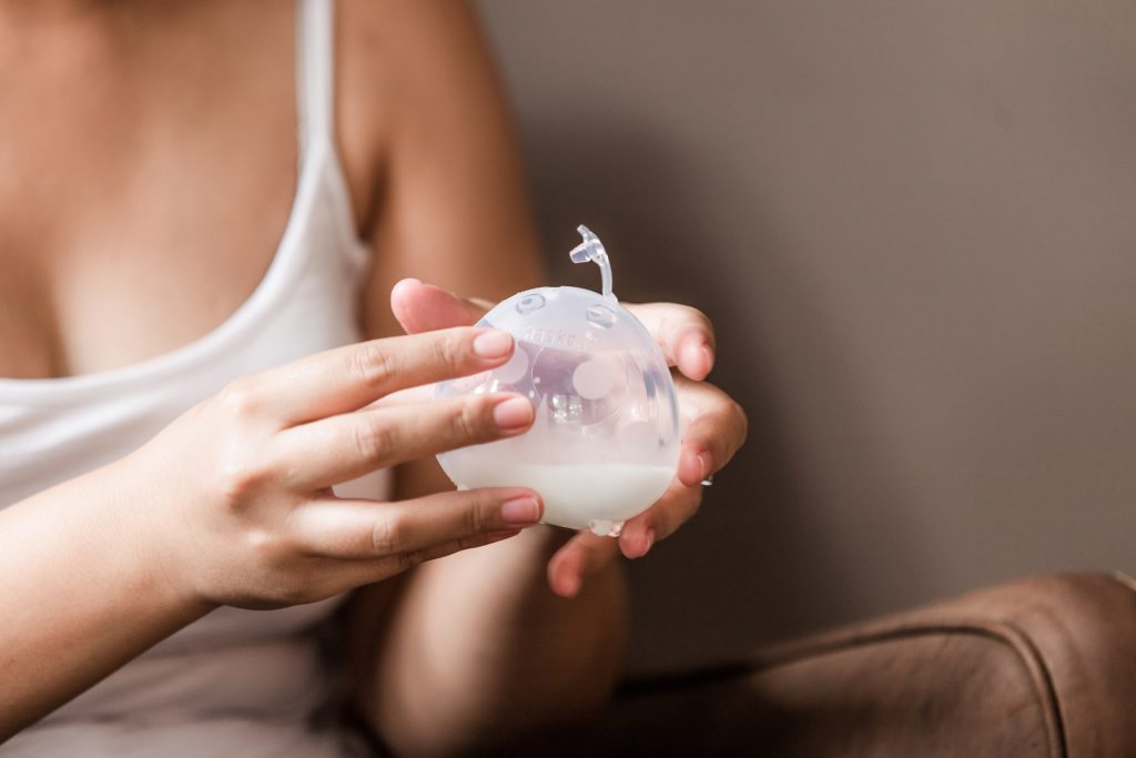 This passive milk collector is designed to save every precious drop of leakage and let-down. Ideal for moms who leak but want to conserve milk without increasing their supply @haakaanz #nappaawards #playlearnconnect #HaakaaLadybug #BreastfeedingSupport #newmum #newbaby