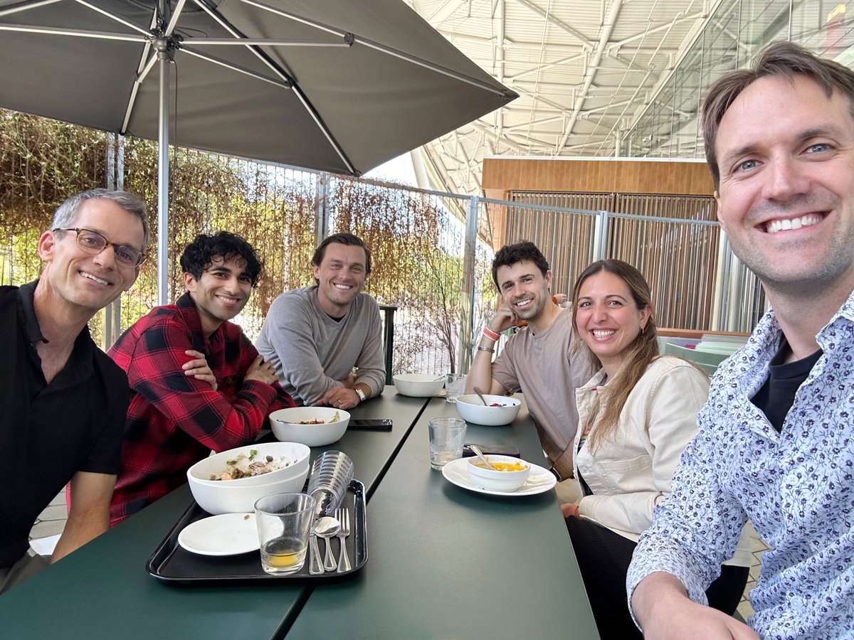 Had a great lunch with @JeffDean and Team Gemini! Catch us at Google I/O for the latest on AI next week 🙏