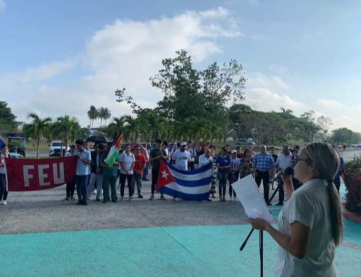 GrandaMorejon's tweet photo. En #PinardelRío, jóvenes de la @FeuCuba, realizan marcha en bicicleta, en solidaridad con Palestina y con los universitarios que en #EEUU son agredidos por su propio gobierno por apoyar al pueblo palestino. #FreePalestine 
#Cuba https://t.co/AUQuSSnST3