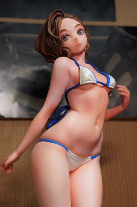 左から
唐詩郎氏ガレージキット見栄子1/6唐詩郎さん自身製作ver
同ガレージキット小武製作ver(2号機)
同ガレージキット小武カスタムver(3号機)
ダイキ工業・岸見栄子1/6(唐詩郎氏原型)… 