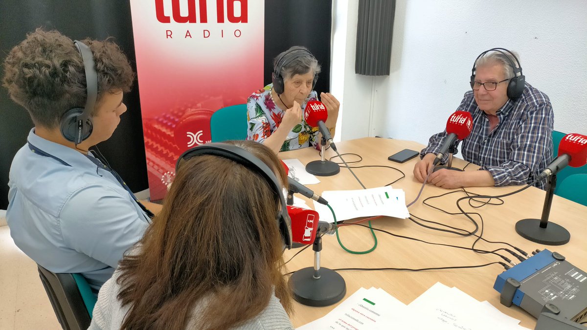 Amparosuaymad's tweet photo. 📻Nuestro último programa de #radio, lo dedicamos al alarmante consumo de #psicofármacos en España, algo verdaderamente preocupante como sociedad.

🎙"No hay edad en las ondas" es un programa de carácter intergeneracional, realizado para la @XEMV_fvmp

https://t.co/LiU9x4xWGe https://t.co/TUY4Fx2jO9