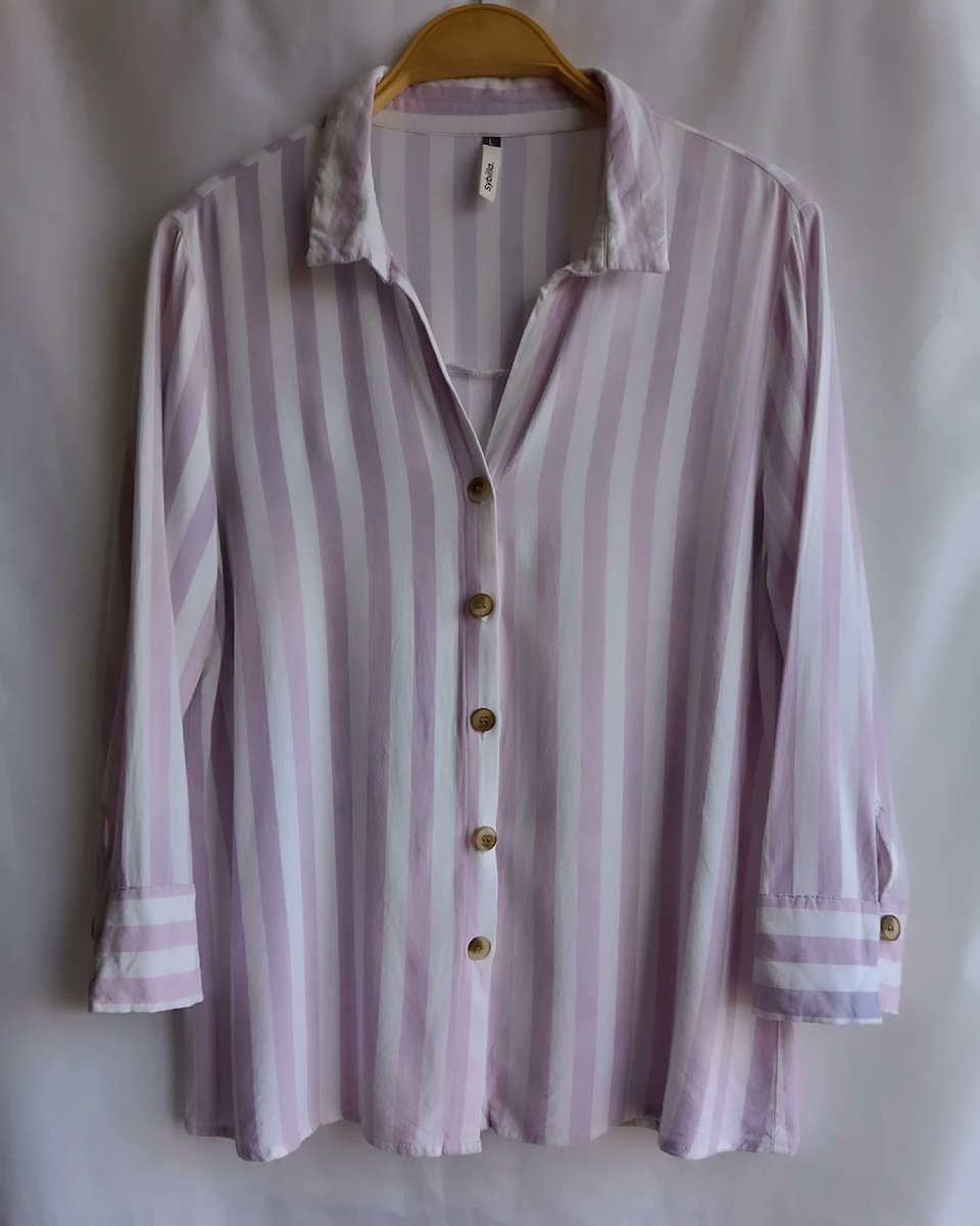 ReinvencionRopa's tweet image. ✨Blusa de líneas verticales #Sybilla 
Talla L
S/. 7 💥

✨Top nude con bobos #ChartlotteRusse 
Talla M
S/. 7 💥

📨 ENVÍOS A TODO EL PERÚ 🇵🇪