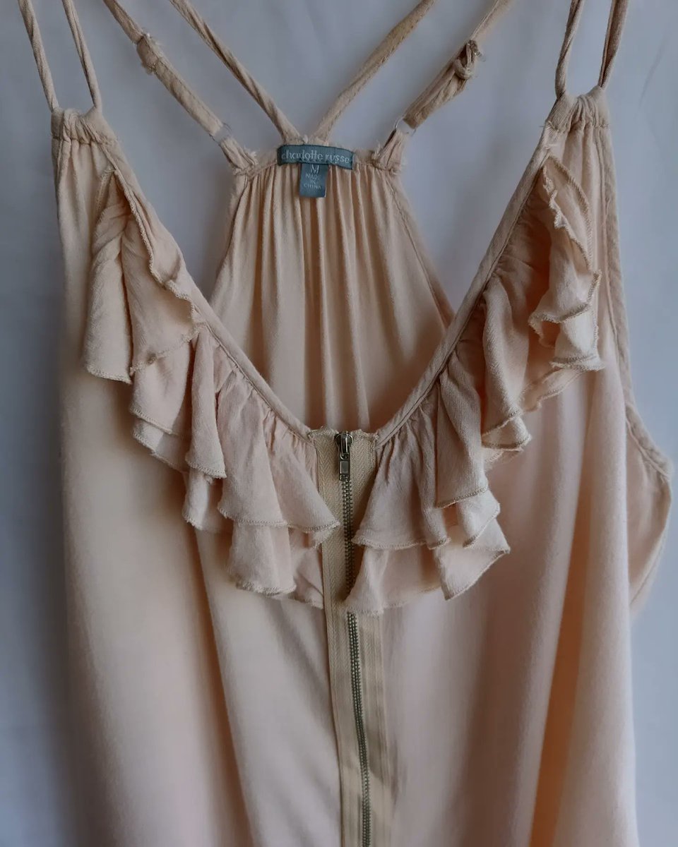 ReinvencionRopa's tweet image. ✨Blusa de líneas verticales #Sybilla 
Talla L
S/. 7 💥

✨Top nude con bobos #ChartlotteRusse 
Talla M
S/. 7 💥

📨 ENVÍOS A TODO EL PERÚ 🇵🇪