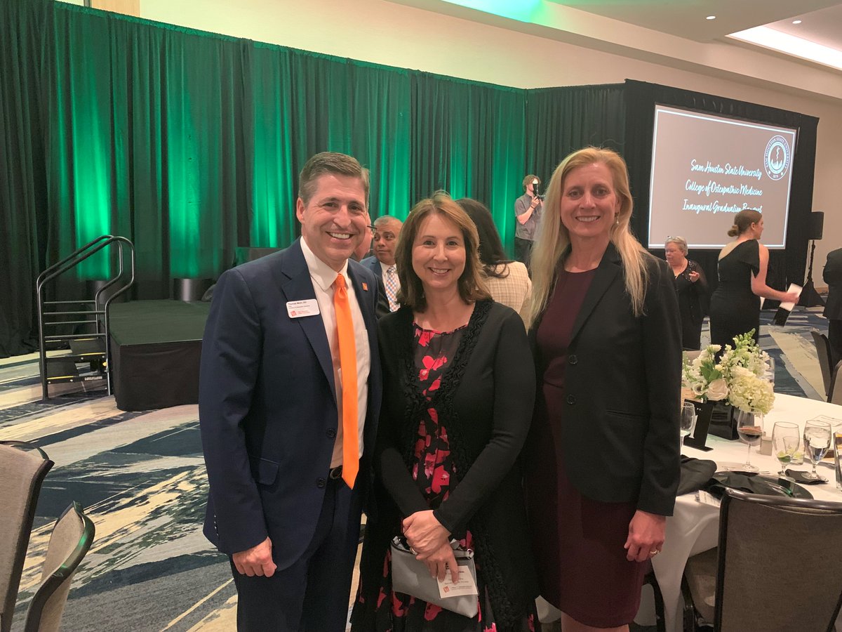 Kathleen S. Creason, MBA, CEO of the AOA, delivered a speech at the Sam Houston State University College of Osteopathic Medicine Commencement Ceremony. Pictured alongside is Thomas J. Mohr, DO, Dean of SHSU-COM and Rita Forden, CEO, AOF. @shsucom @AOA_CEO @AOFDOgood